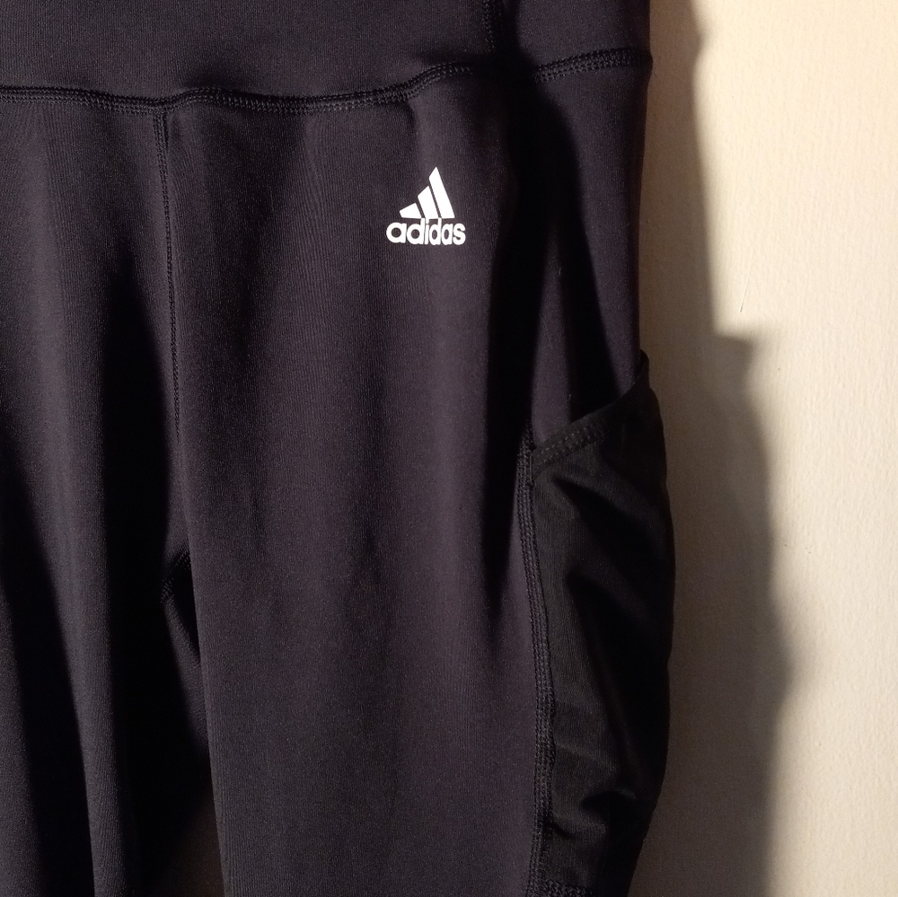 Adidas crop size small black exercise pants